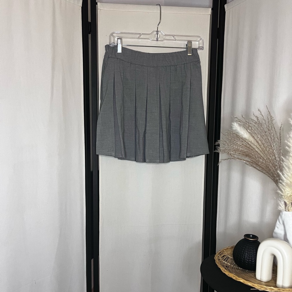 44. Stradivarius Gray Pleated Mini Skirt